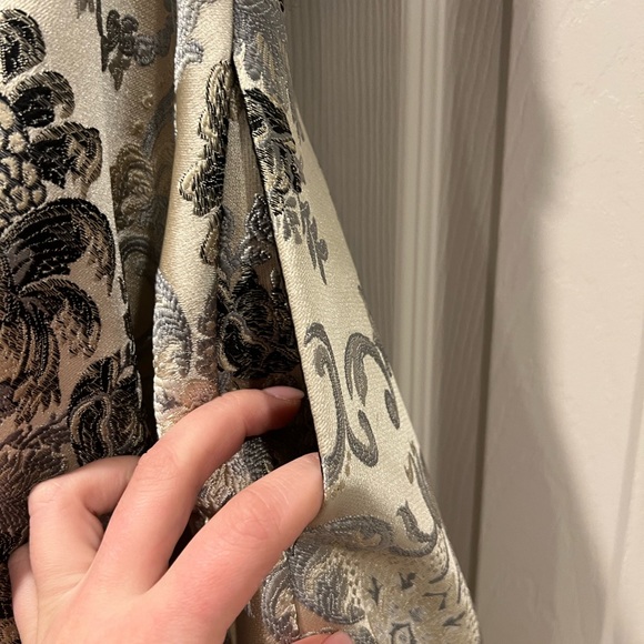 Gown - Picture 10 of 10